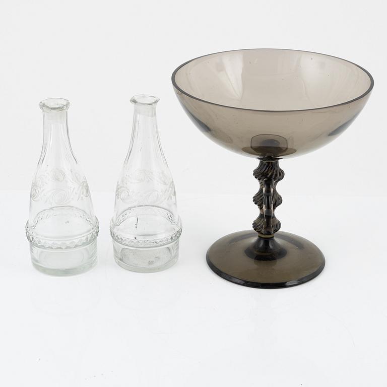 Simon Gate, a 'Vingarna' glass bowl for Sandvik, around 1920. A pair of glass carafes, 19th century.