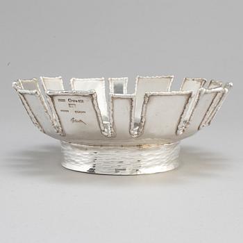 CLAËS E. GIERTTA, a sterling silver bowl, Nordisk Kokusai Ab, Stockholm 1975.