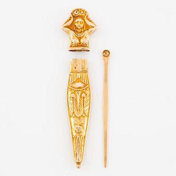 A Swedish 19th century 18K gold-case with ear spoon, mark of Giron & Löngren, Stockholm 1821.