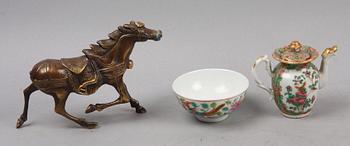 PARTI KINESISKT, 3 delar, brons och porslin. 1800-1900-tal.