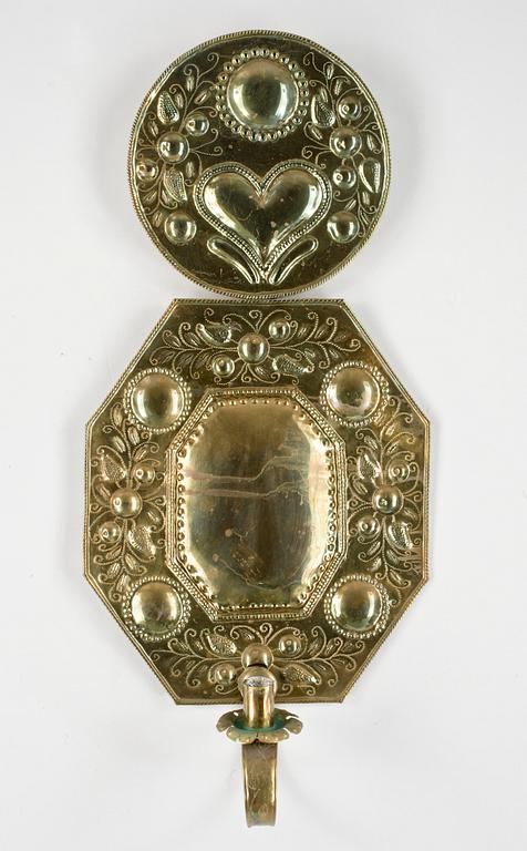 LJUSPLÅTAR, ett par, mässing, barockstil omkring 1900.