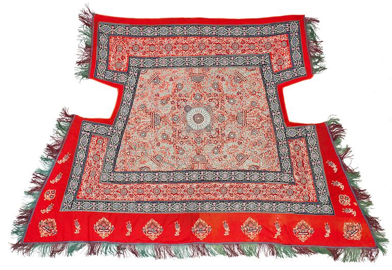 SEMI-ANTIQUE RASCHT HORSE COVER. 142,5 x 218 cm.