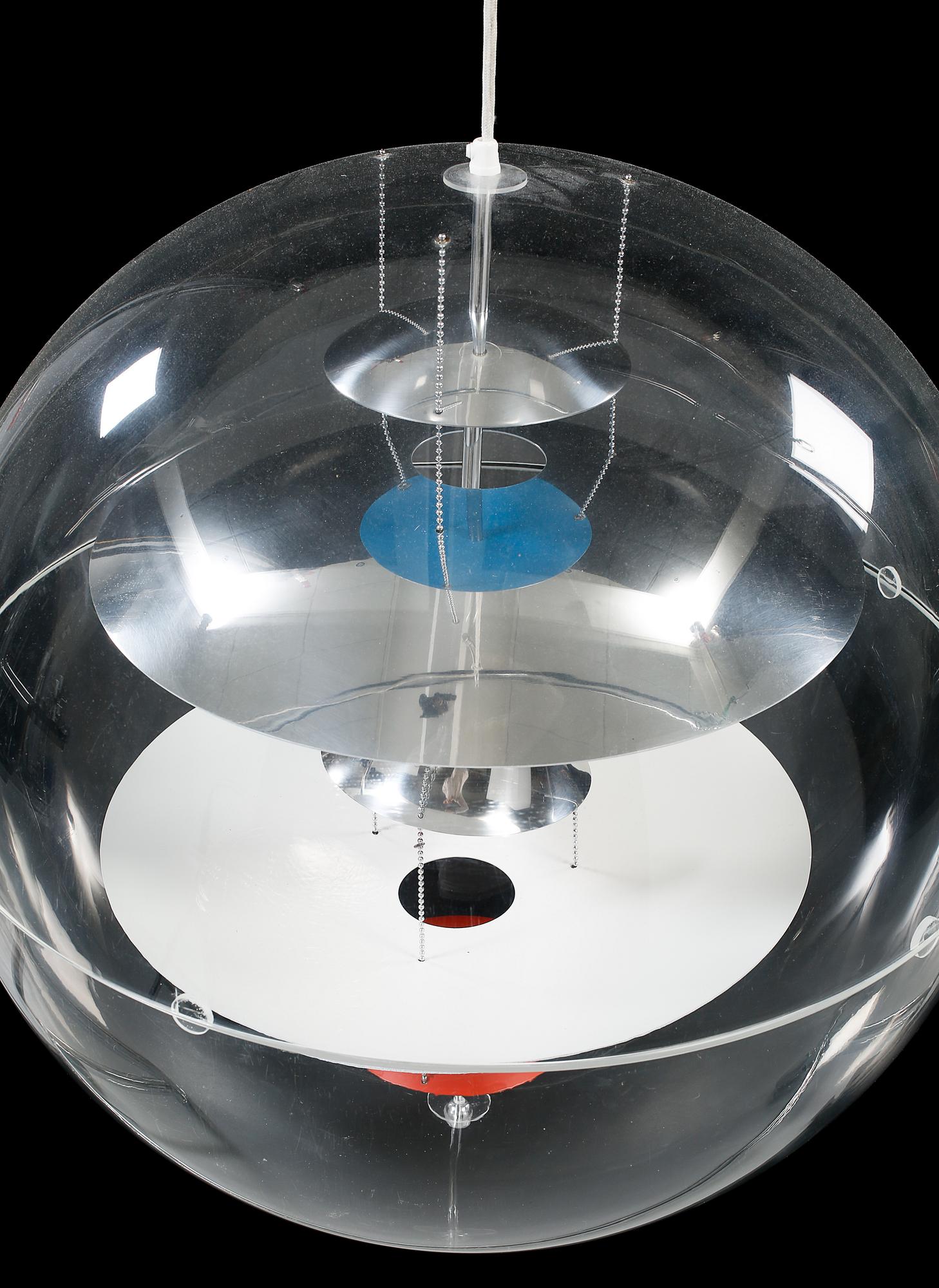 TAKLAMPA, "VP-Globe", Verner Panton, Louis Poulsen, Danmark, höjd ca 60 cm, 1900-talets andra hälft.