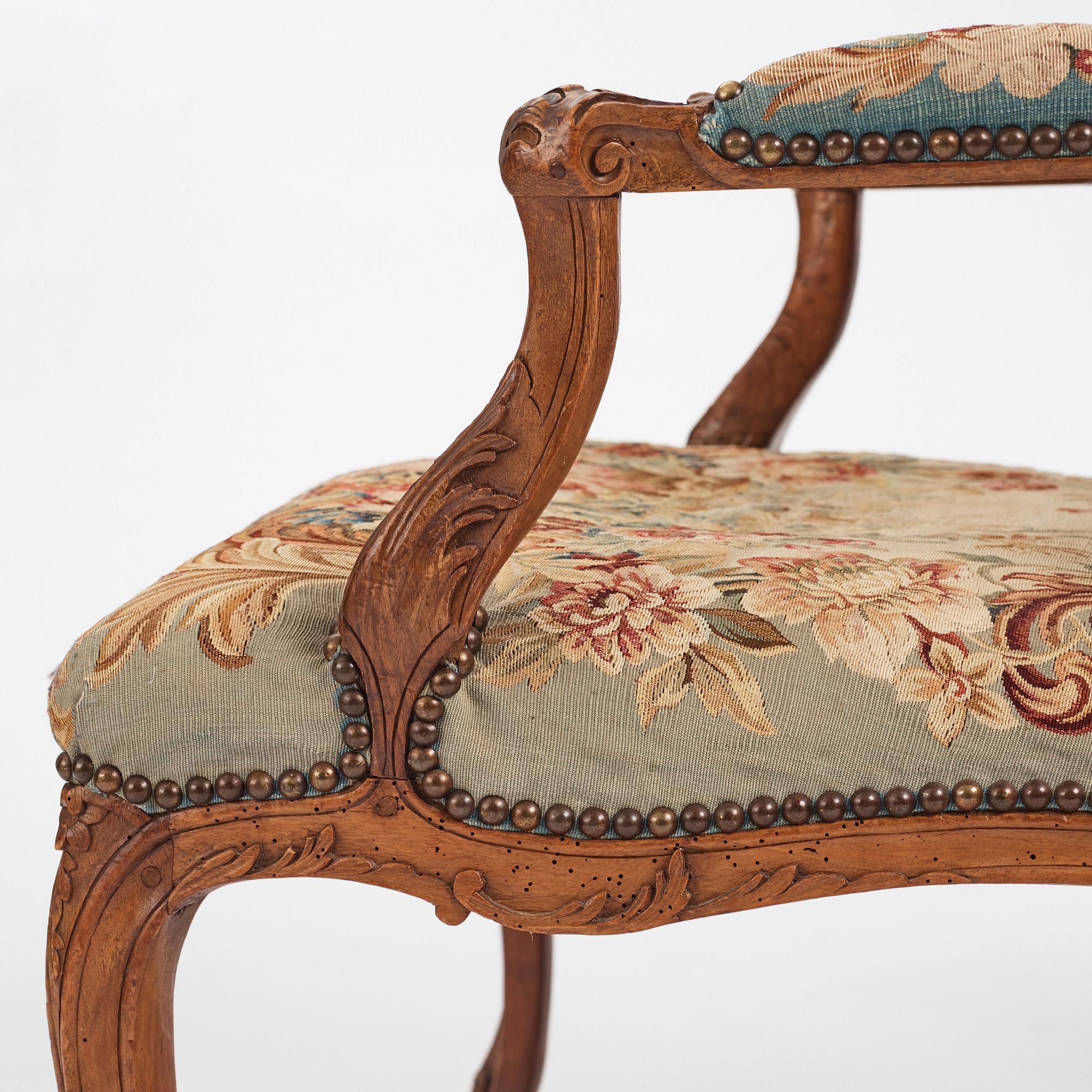 Karmstolar, sex stycken, Frankrike 1700-talets mitt, Louis XV. (Soffa 1800-tal medföljer).