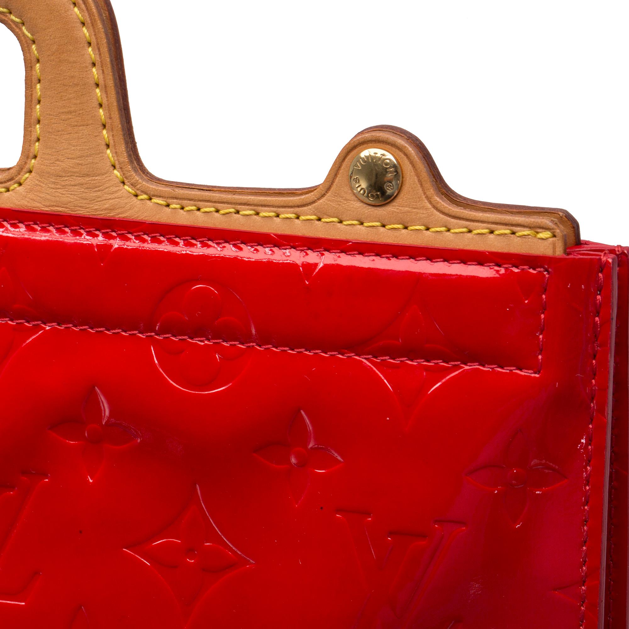 VÄSKA, Louis Vuitton. Röd monogram vernis.