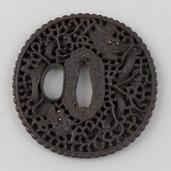 Tsuba, 3 stycken, mumei, Japan, 1800-tal.