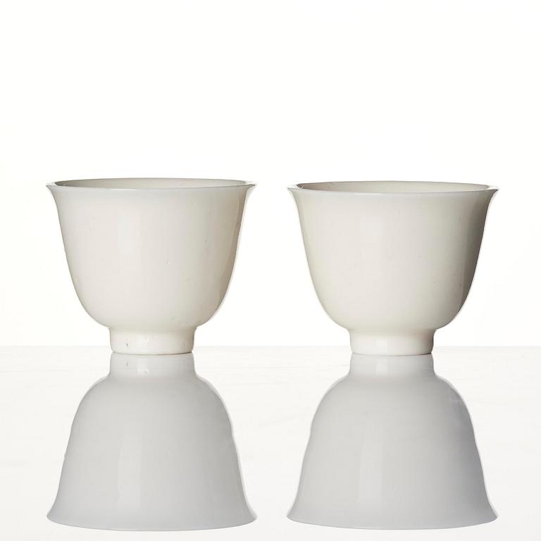 A pair of blanc de chine cups, Qing dynasty, Kangxi (1662-1722).