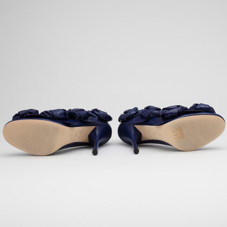 LOUIS VUITTON, a pair of purple leather lady's shoes.