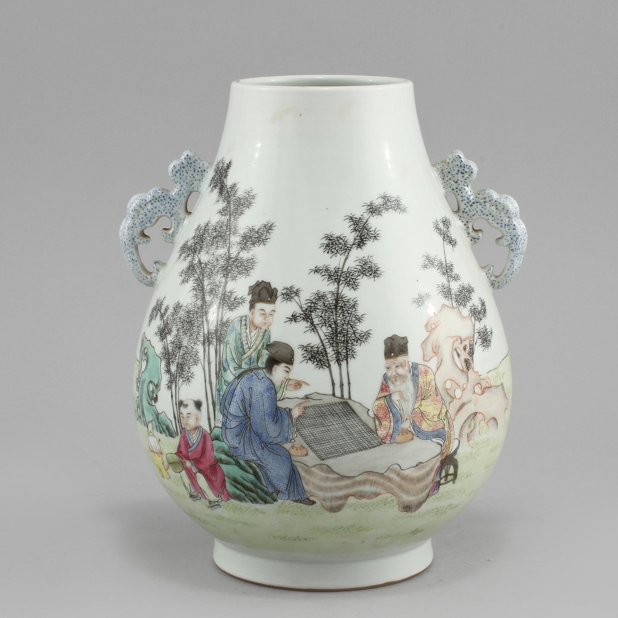 VAS, porslin, Kina. Modern tillverkning.