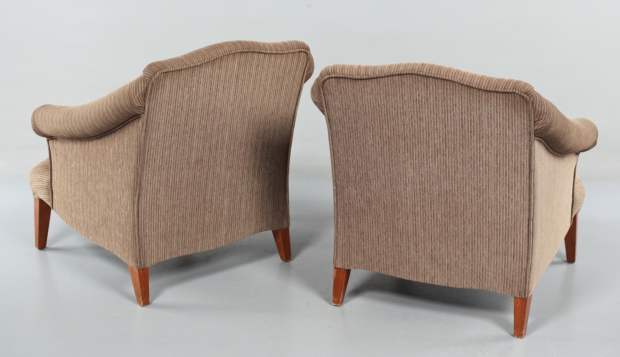 FÅTÖLJER, ett par, omkring 1900-talets mitt.