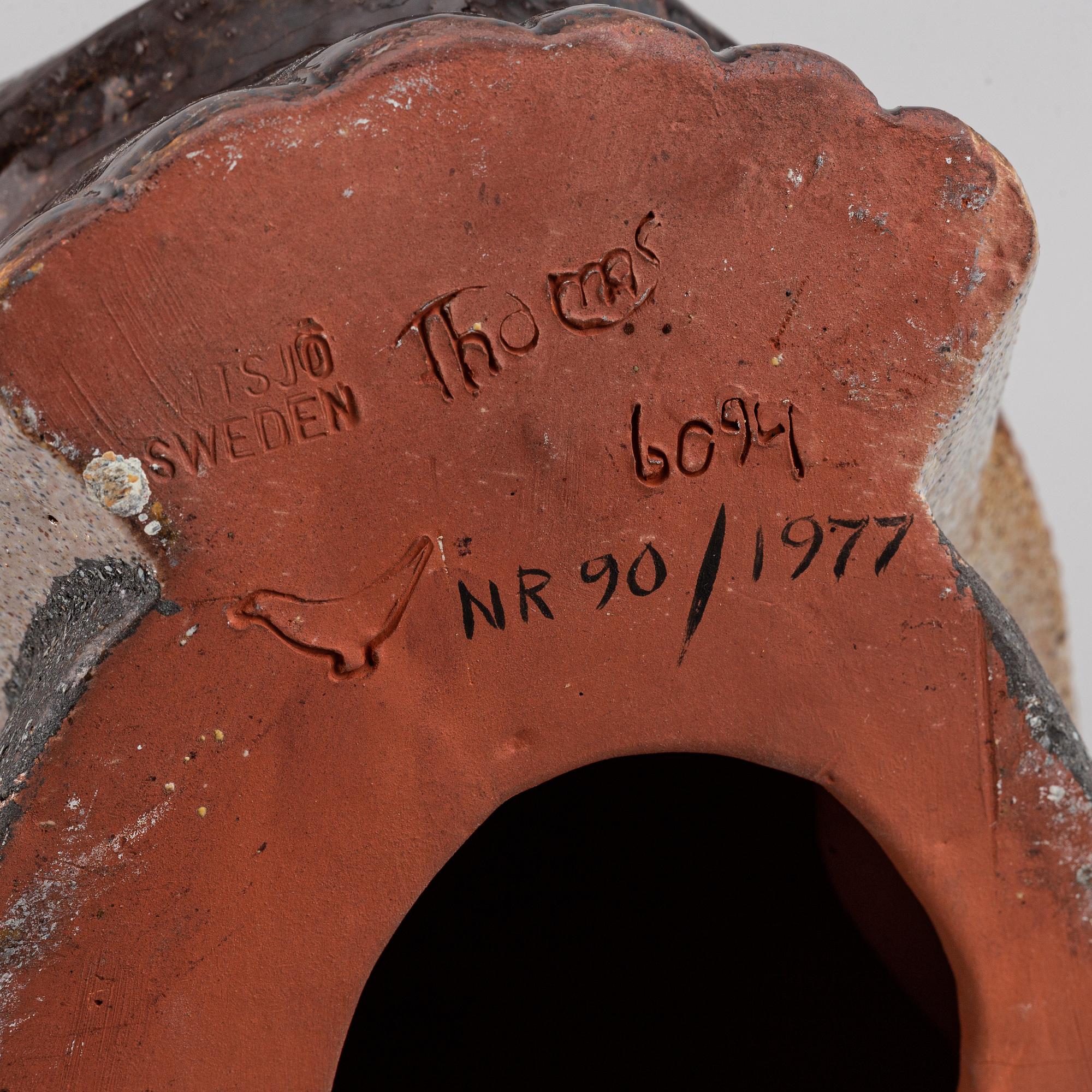 Thomas Hellström, a ceramic sculpture of an owl, for Nittsjö.