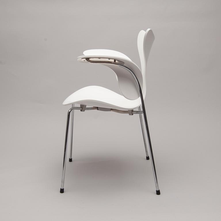 STOL, "Måsen / Liljan", Arne Jacobsen, Fritz Hansen, 2000-tal.