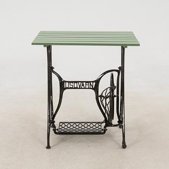 Trädgårdsgrupp 3 dlr 1900-talets första hälft.