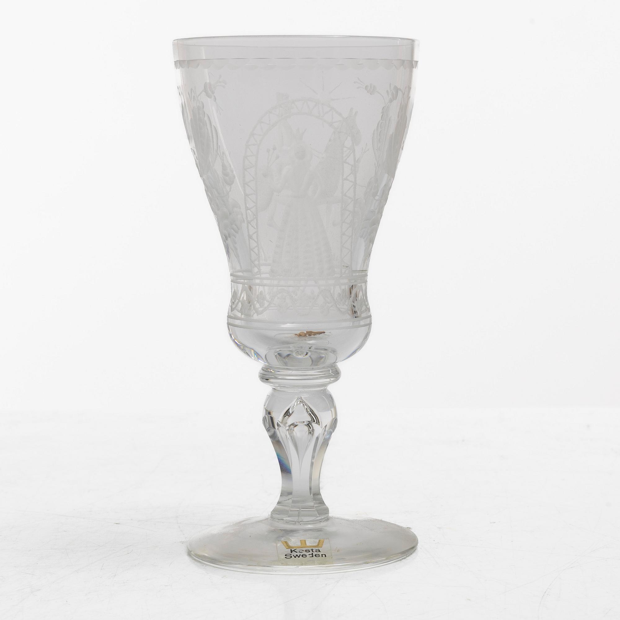 Vicke Lindstrand, a 23 piece "Dalecarlia" glass service, Kosta Boda.