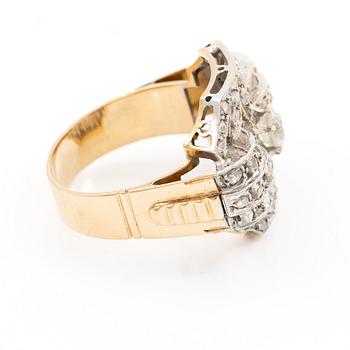 Ring in 18K gold and platinum set with an old-cut diamond and rose-cut diamonds.