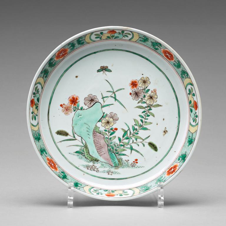 A famille verte dish, Qing dynasty, Kangxi (1662-1722).