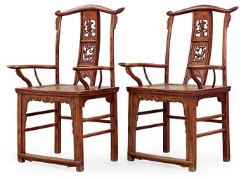 1551. A pair of hardwood armchairs, late Qing dynasty (1644-1912).