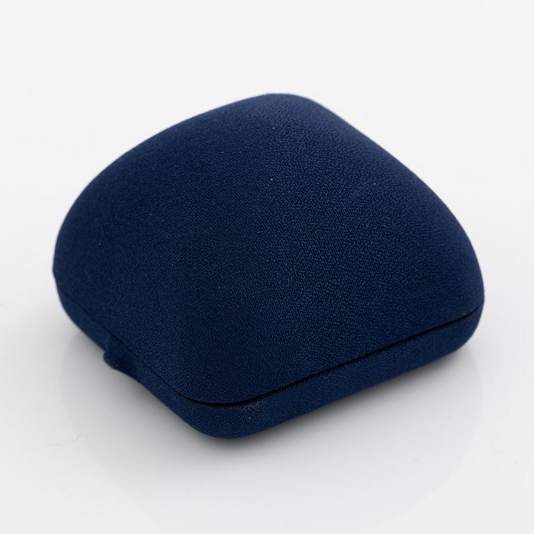 Ring, 18K white gold with brilliant-cut diamond.