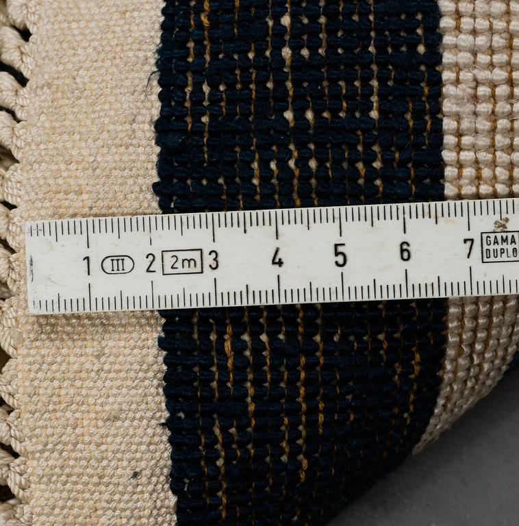 A RUG, silk China, ca 152 x 92 cm.