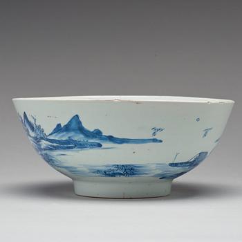 A large blue and white bowl, Qing dynasty, 18th Century.