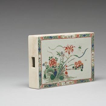 A famille verte porcelain panel/tile, Qing dynasty (1644-1912).