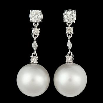 170. A pair of cultured South sea pearl, app. 15,5 mm, and brilliant cut diamonds, tot. 2.10 cts.