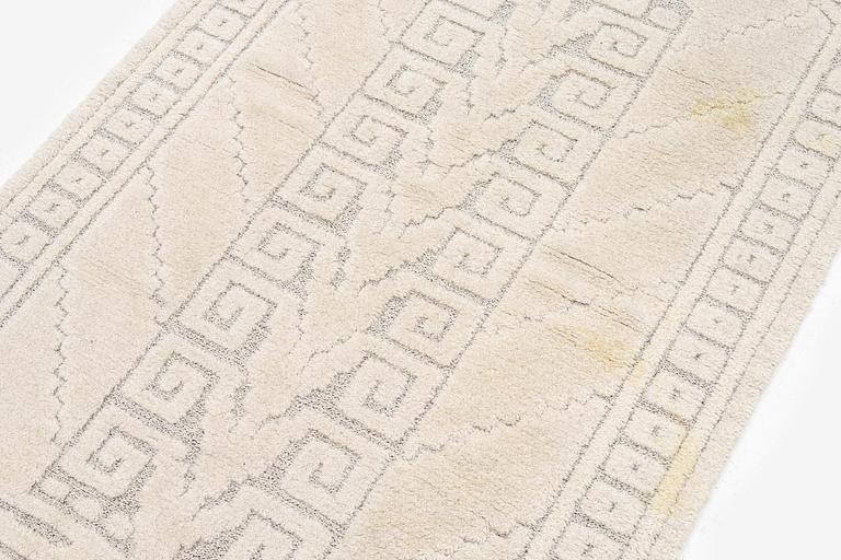 Märta Måås-Fjetterström, a 'Vita spetsporten' carpet, knotted pile in relief,  c. 218 x 119 cm, signed AB MMF,