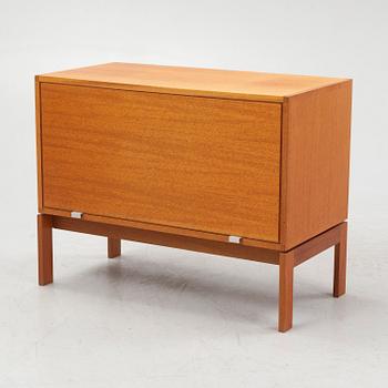 Henning Jensen and Torben Valeur, Desk with pedestal, M40 series, Fritz Hansen, second half of the 20th century.