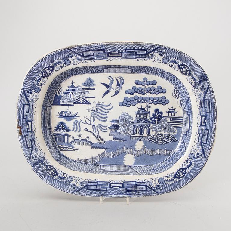 UPPLÄGGNINGSFAT, flintgods bl.a. Stafford-shire, 10 delar, 1900-tal.