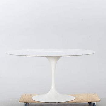 EERO SAARINEN, Table, "Tulip", Knoll international, second half of the 20th century.