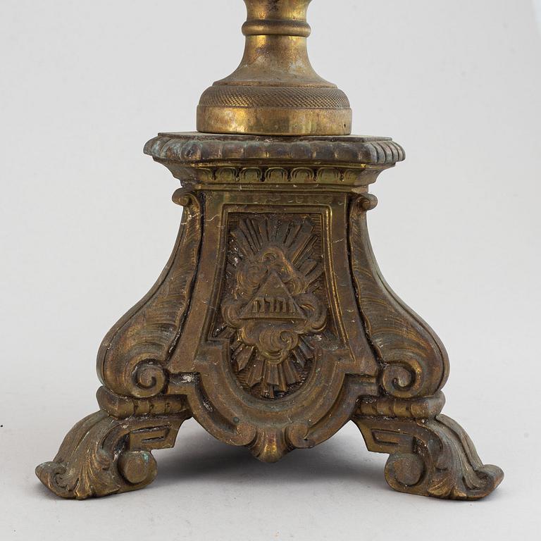 LJUSSTAKAR, ett par, brons, 1700-tal.