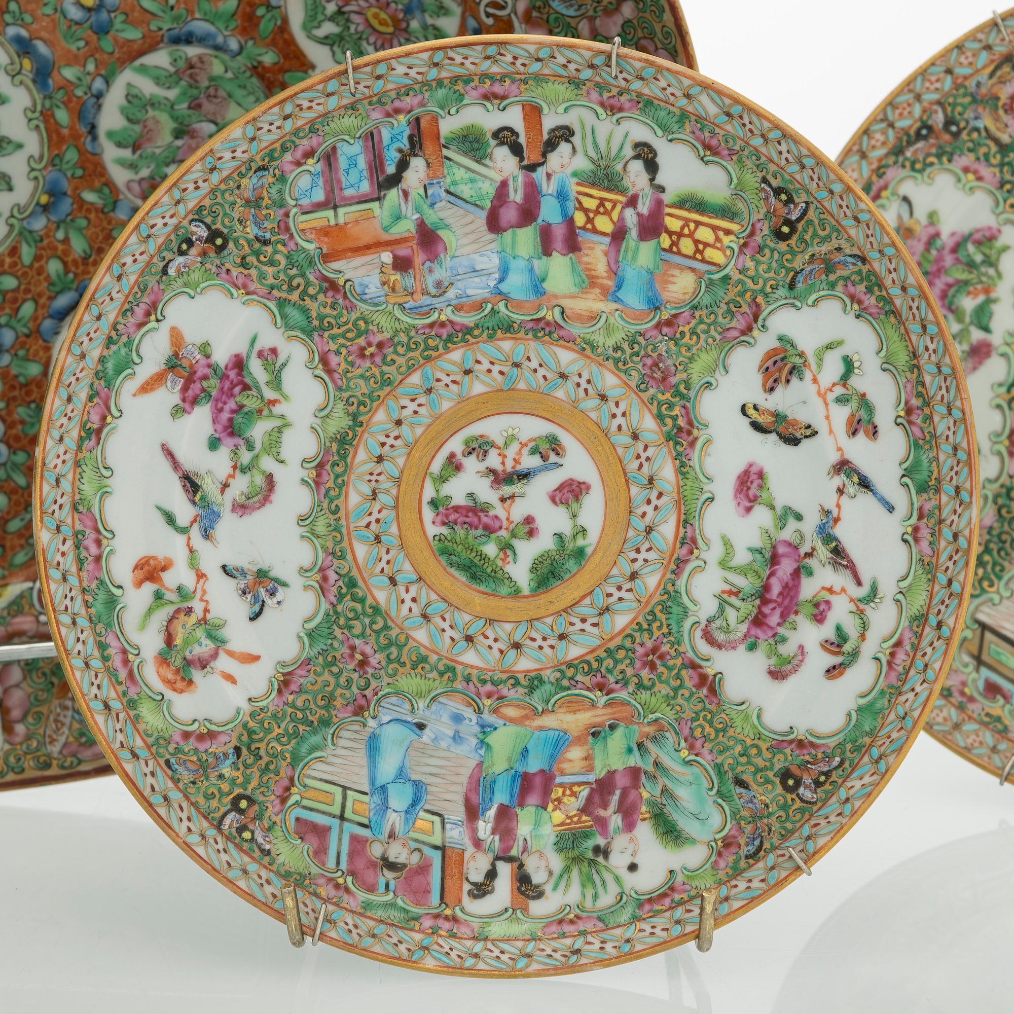 koristelautasia 4 kpl ja tarjoiluvati, Kiina, 1800-luku.