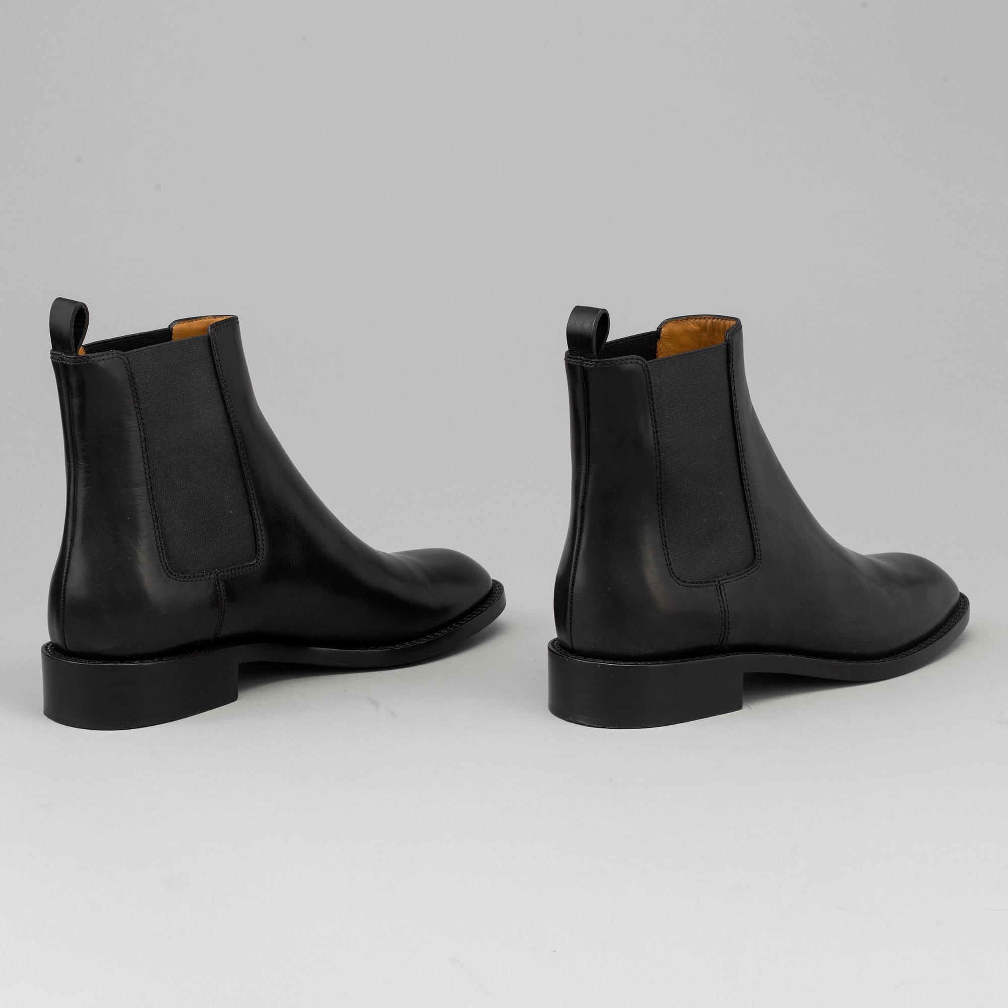 BOOTS, Yves Saint Laurent, size 38.