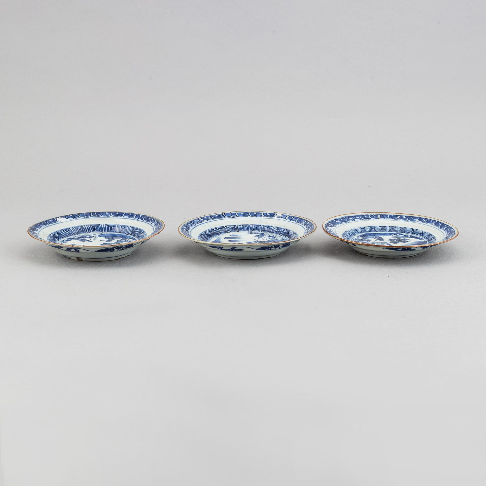 A group of three blue and white dishes, Tianqi /Chongzhen, 17th Century.