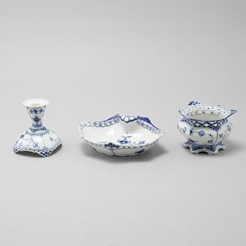 64 pieces of porcelain tableware from Royal Copenhagen, model "Musselmalet", 20th century.