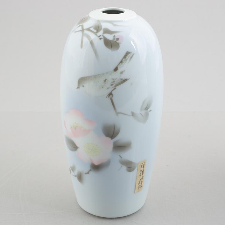Three porcelain vases, Fukagawa porcelain Manufacturing Company, Japan, second half of the 20th century.