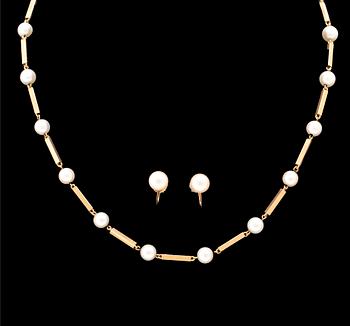 Halsband samt örhängen 18K guld med odlade pärlor.