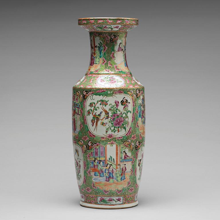 A large famille rose vase, Canton, Qing dynasty, 19th Century.