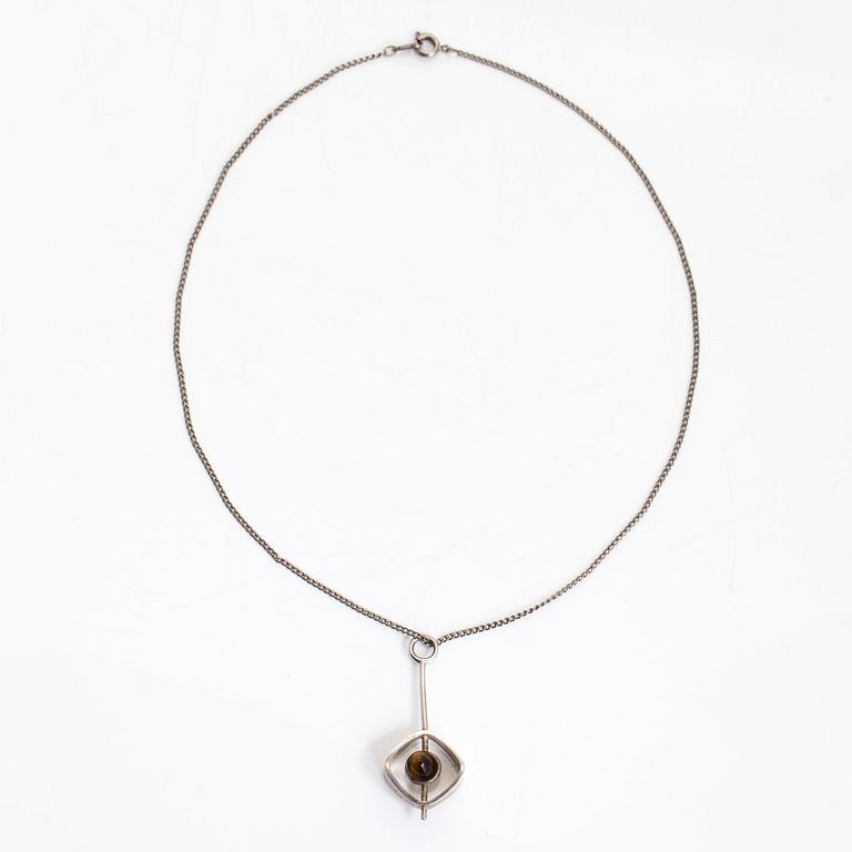 Elis Kauppi, a silver and tiger's eye pendant, Kupittaan Kulta, Turku, with silver chain.