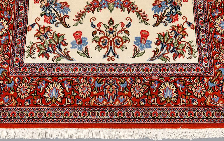 A Ghom rug, ca 155 x 105 cm.