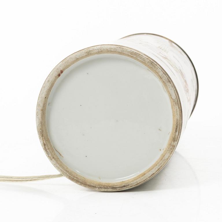 A porcelain table lamp, China, late Qing Dynasty, circa 1900.