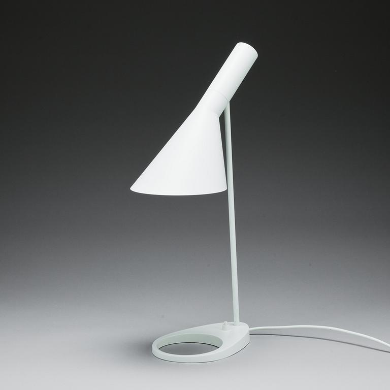 BORDSLAMPA, "AJ", Arne Jacobsen för Louis Poulsen.