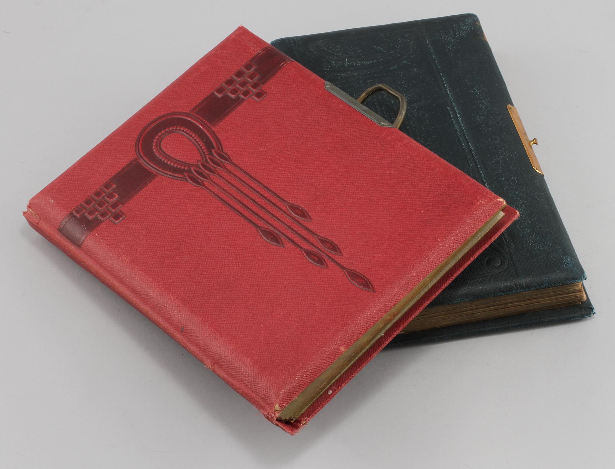 FOTOALBUM, 2 st, 1900-talets andra kvartal.