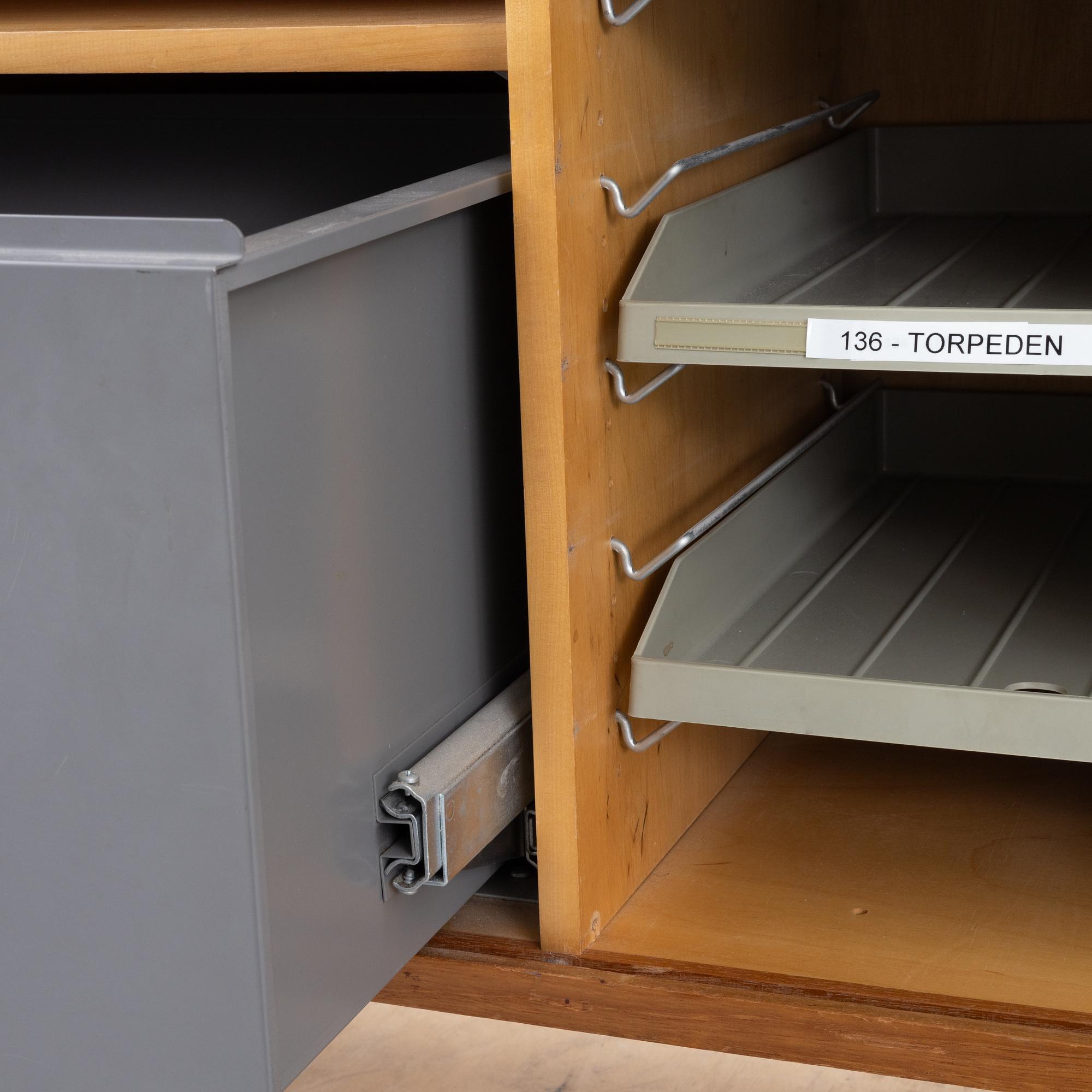 Bookshelves, a pair, Verkstads AB Lindqvist, Motala, second half of the 20th century.