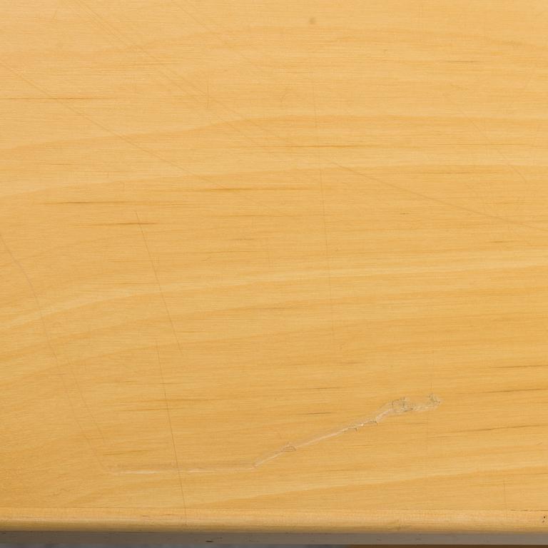 ALVAR AALTO, skrivbord med hurts, Artek, Finland, 1900-talets andra hälft.