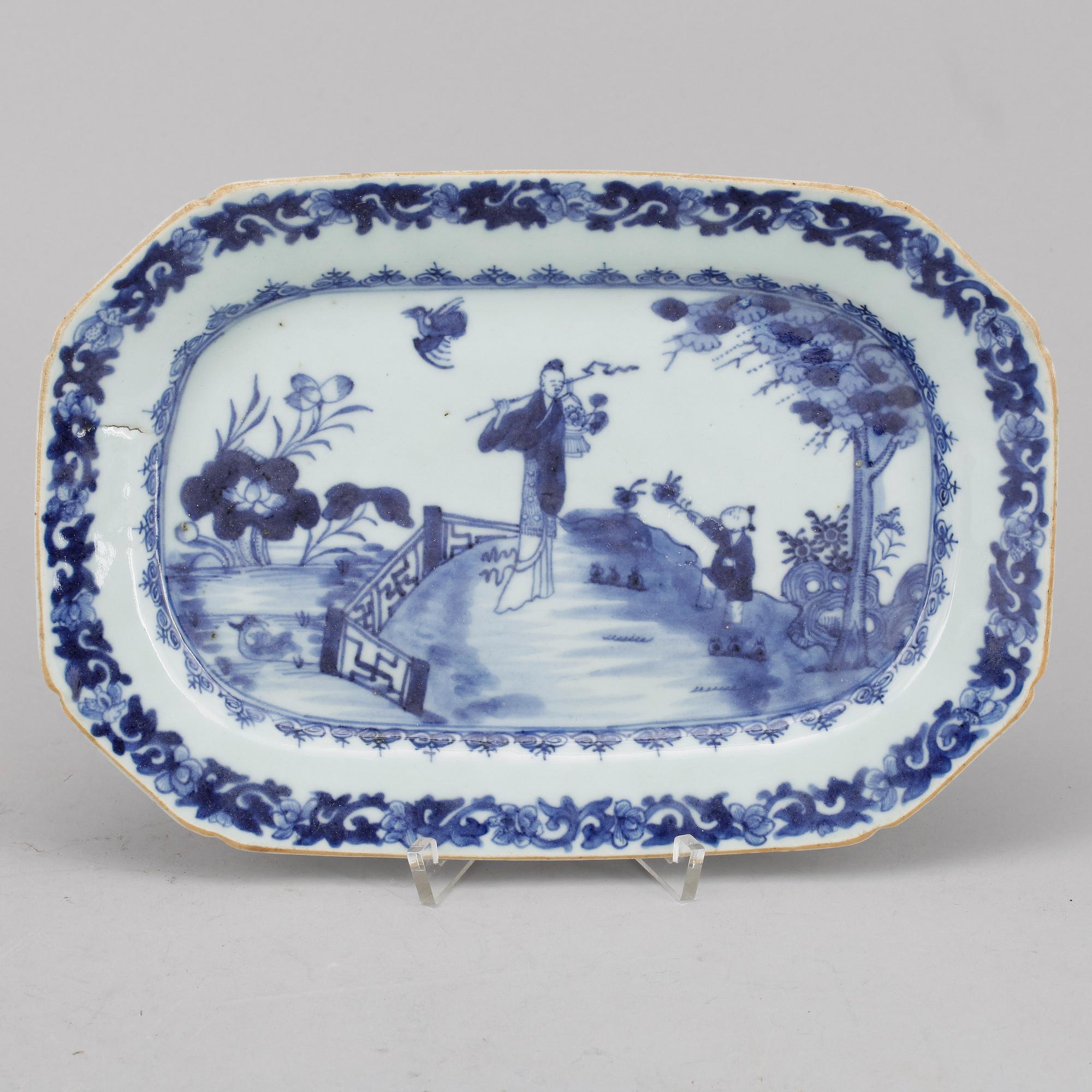 STEKFAT, 2 st, porslin, Kina, Qing dynastin Qianlong (1735-1796).