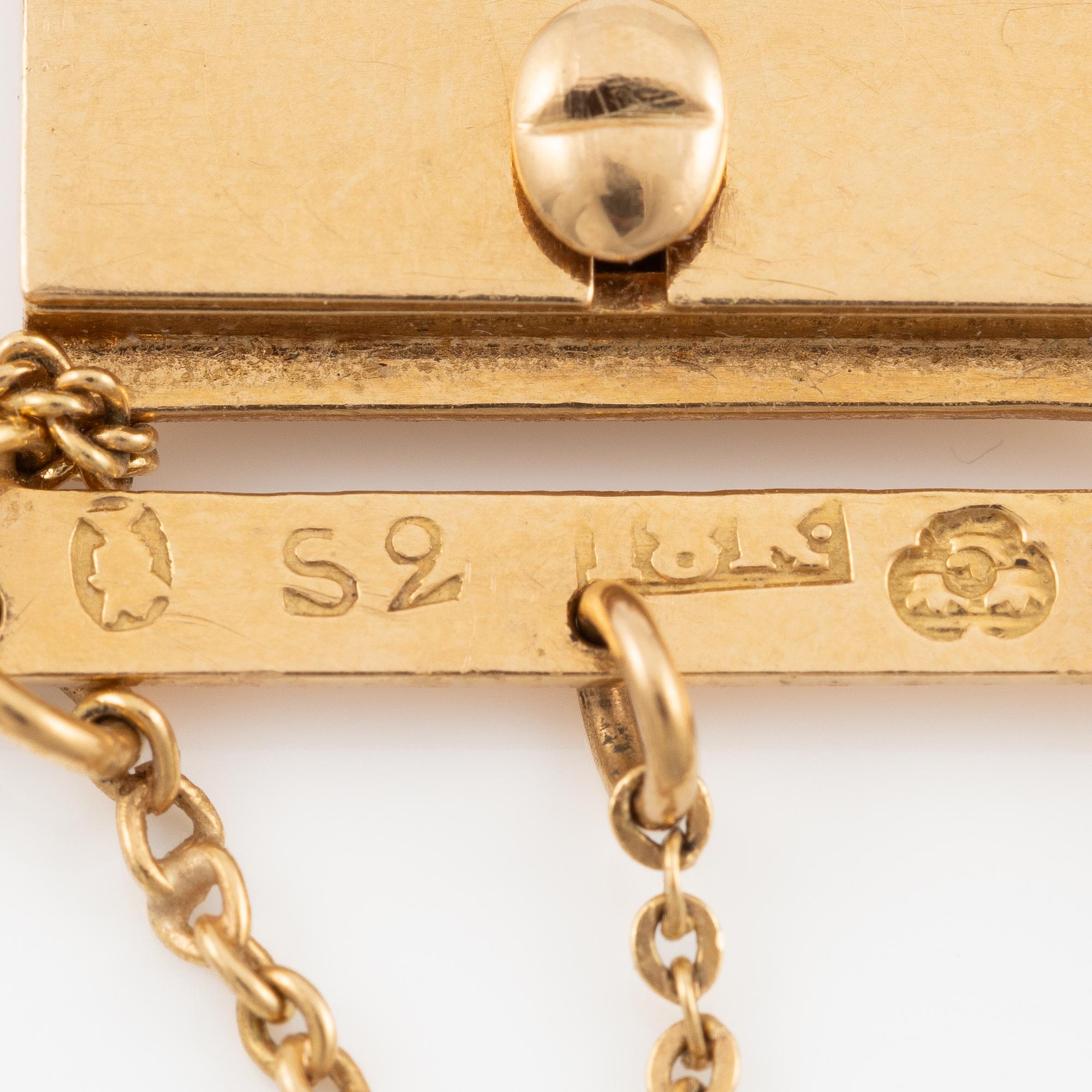 Collier,  18K guld med glasfluss och karneol, filigran, Stockholm år 1800.