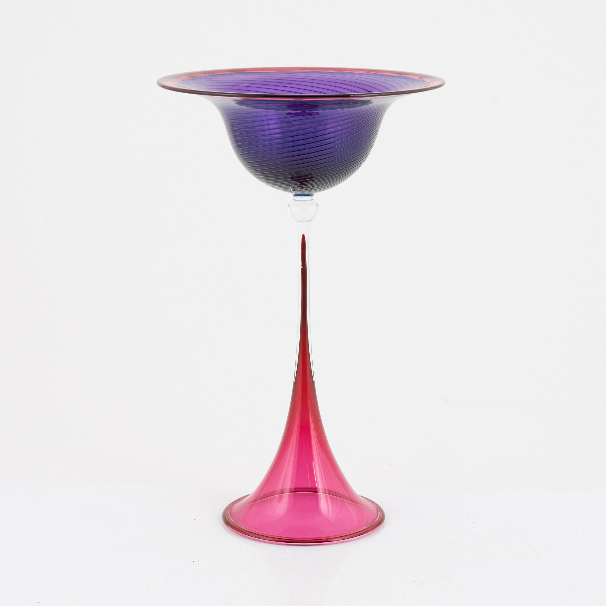 Wilke Adolfsson, a goblet glass, signed and dated 2004.