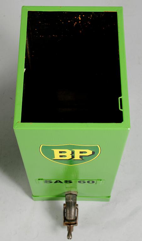 OLJEBAR, 3 st, BP, 1950-tal, bemålad plåt.