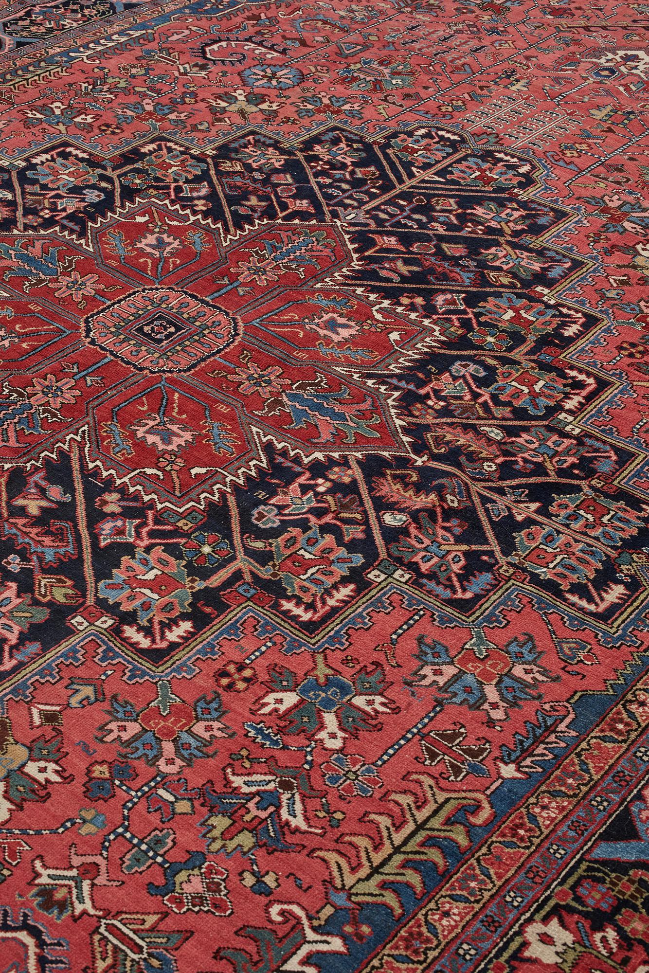 MATTO, a semi-antique Heriz, ca 589 x 345,5 cm.